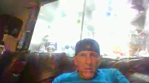 Snapshot of pierce702420 chatting on April 3, 10:19 pm pierce702420 online show from April 3, 10:19 pm