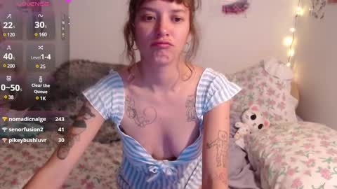 Snapshot of pikawiii chatting on December 8, 5:39 am ill be back on monday 18th of november online show from December 8, 5:39 am