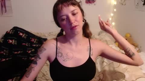 Snapshot of pikawiii chatting on March 7, 1:20 am ill be back on monday 18th of november online show from March 7, 1:20 am