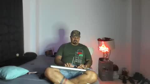 Snapshot of pikoro_gomez chatting on April 15, 12:50 am pikoro_gomez online show from April 15, 12:50 am