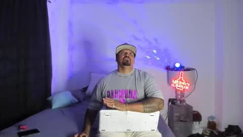 Snapshot of pikoro_gomez chatting on April 21, 1:18 am pikoro_gomez online show from April 21, 1:18 am