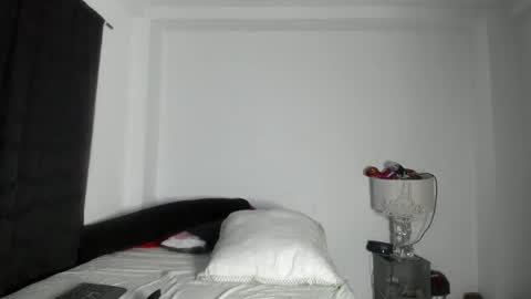 Snapshot of pikoro_gomez chatting on April 29, 1:43 am pikoro_gomez online show from April 29, 1:43 am