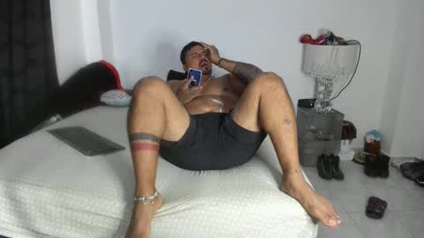 Snapshot of pikoro_gomez chatting on May 5, 12:40 am pikoro_gomez online show from May 5, 12:40 am