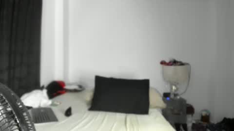Snapshot of pikoro_gomez chatting on May 14, 12:28 am pikoro_gomez online show from May 14, 12:28 am