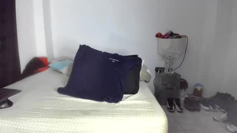 Snapshot of pikoro_gomez chatting on May 17, 1:25 am pikoro_gomez online show from May 17, 1:25 am