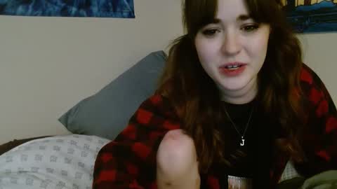 Snapshot of pillogoddess chatting on January 3, 11:25 am PilloGoddess online show from January 3, 11:25 am