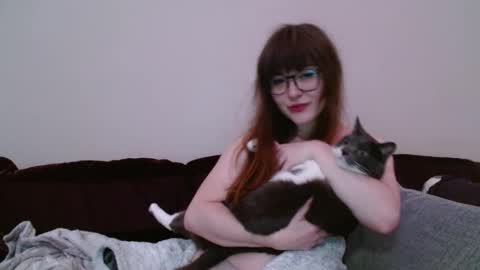 Snapshot of pillogoddess chatting on February 7, 11:01 am PilloGoddess online show from February 7, 11:01 am