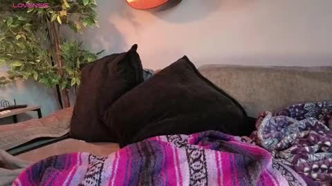 PilloGoddess online show from March 12, 11:49 am