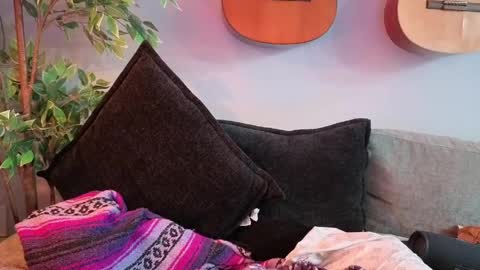 PilloGoddess online show from March 24, 5:23 am