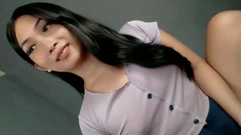 Snapshot of pillow_whispers chatting on May 25, 1:06 pm jane online show from May 25, 1:06 pm
