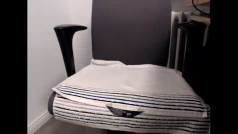 Snapshot of pimmel10 chatting on December 15, 4:37 pm pimmel10 online show from December 15, 4:37 pm