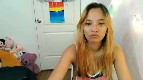 Snapshot of pinay_beauty14 chatting on February 1, 11:48 pm pinay beauty14 online show from February 1, 11:48 pm