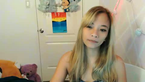 Snapshot of pinay_beauty14 chatting on February 9, 12:17 am pinay beauty14 online show from February 9, 12:17 am