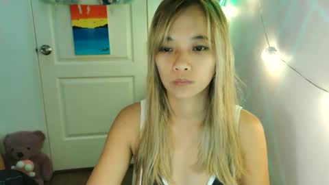 Snapshot of pinay_beauty14 chatting on February 15, 12:48 am pinay beauty14 online show from February 15, 12:48 am