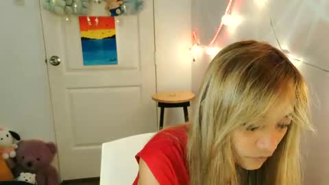 Snapshot of pinay_beauty14 chatting on February 18, 1:00 pm pinay beauty14 online show from February 18, 1:00 pm