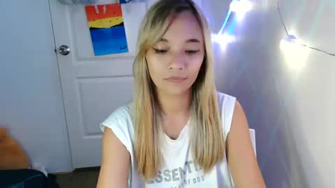 Snapshot of pinay_beauty14 chatting on February 19, 1:28 pm pinay beauty14 online show from February 19, 1:28 pm