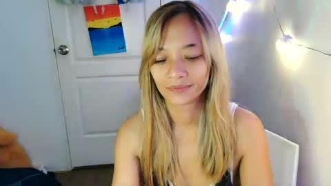 Snapshot of pinay_beauty14 chatting on February 19, 11:04 pm pinay beauty14 online show from February 19, 11:04 pm