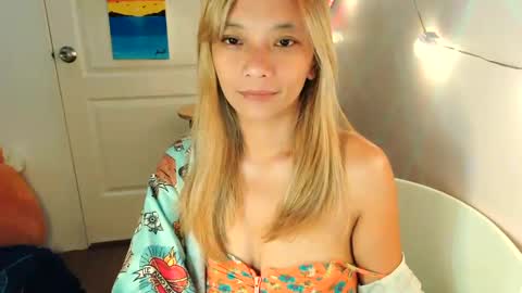 Snapshot of pinay_beauty14 chatting on February 21, 11:54 pm pinay beauty14 online show from February 21, 11:54 pm
