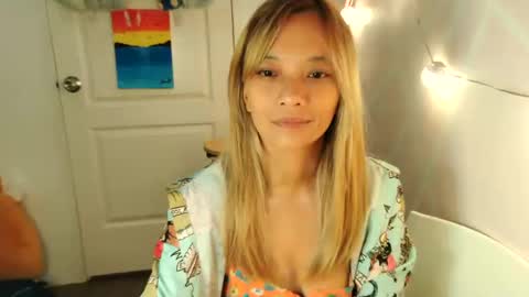 Snapshot of pinay_beauty14 chatting on February 22, 3:01 am pinay beauty14 online show from February 22, 3:01 am