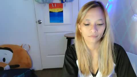 Snapshot of pinay_beauty14 chatting on February 23, 2:40 am pinay beauty14 online show from February 23, 2:40 am