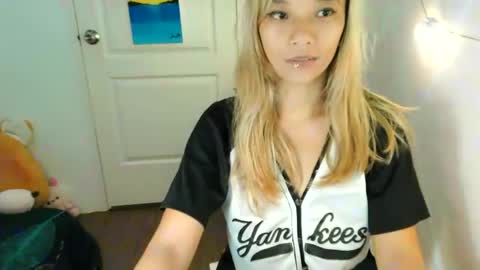 Snapshot of pinay_beauty14 chatting on February 24, 10:36 pm pinay beauty14 online show from February 24, 10:36 pm