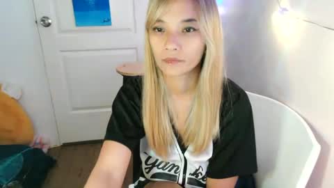 Snapshot of pinay_beauty14 chatting on February 27, 12:02 pm pinay beauty14 online show from February 27, 12:02 pm
