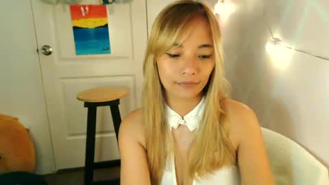 Snapshot of pinay_beauty14 chatting on March 4, 10:27 pm pinay beauty14 online show from March 4, 10:27 pm