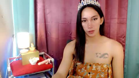lucyLove online show from April 28, 12:42 am