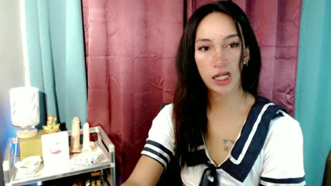 Snapshot of pinay_lucy chatting on June 22, 5:04 am lucyLove online show from June 22, 5:04 am
