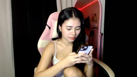 Snapshot of pinay_sharmelyn chatting on August 4, 5:15 pm sharmelynbebe online show from August 4, 5:15 pm