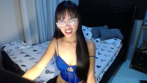 Snapshot of pinay_slutx chatting on February 22, 5:57 pm dee online show from February 22, 5:57 pm
