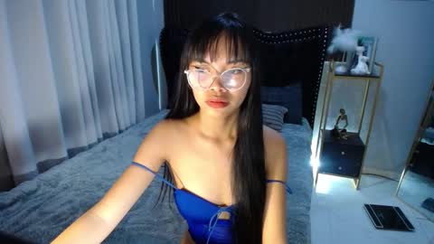 Snapshot of pinay_slutx chatting on March 7, 3:28 pm dee online show from March 7, 3:28 pm