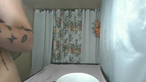 Snapshot of pinayhotty_yumie chatting on May 1, 12:32 pm yumie online show from May 1, 12:32 pm