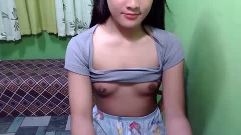 pinaymorena_rhowe online show from January 4, 11:33 am