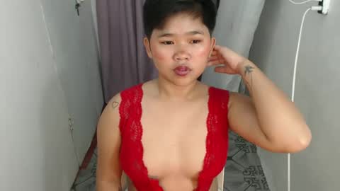 Snapshot of pinayprincesslyn chatting on March 9, 4:05 am Lyn the Lesbian online show from March 9, 4:05 am