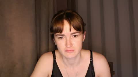 Snapshot of pineapple__mood chatting on April 8, 6:46 am online show from April 8, 6:46 am