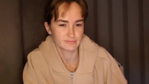 Snapshot of pineapple__mood chatting on April 19, 6:02 am online show from April 19, 6:02 am