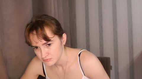 Snapshot of pineapple__mood chatting on April 21, 7:03 am online show from April 21, 7:03 am
