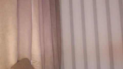 Snapshot of pineapple__mood chatting on April 24, 6:38 am online show from April 24, 6:38 am