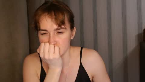 Snapshot of pineapple__mood chatting on April 30, 6:58 pm online show from April 30, 6:58 pm