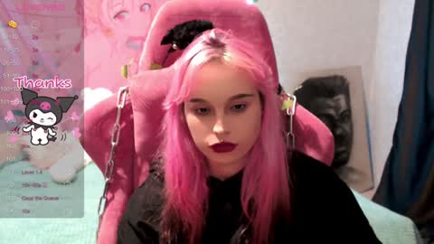 Snapshot of pineapple_dope chatting on December 23, 10:01 pm Nancy online show from December 23, 10:01 pm