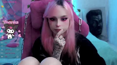 Snapshot of pineapple_dope chatting on January 22, 10:26 pm Nancy online show from January 22, 10:26 pm