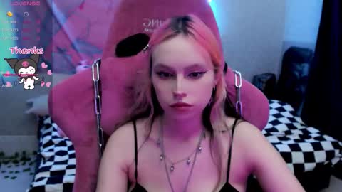Snapshot of pineapple_dope chatting on September 10, 7:47 pm Nancy online show from September 10, 7:47 pm