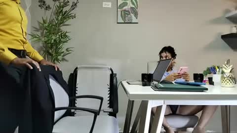 pineappleflipped online show from June 27, 9:14 am