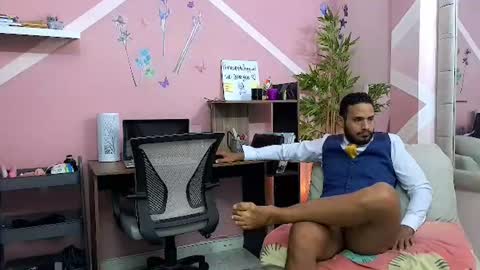 pineappleflipped online show from July 30, 2:21 am