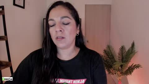 Snapshot of pink_kitten_ chatting on May 31, 7:59 pm Eli online show from May 31, 7:59 pm