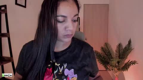 Snapshot of pink_kitten_ chatting on June 1, 11:17 pm Eli online show from June 1, 11:17 pm