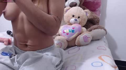 pink_love_25 online show from April 28, 7:35 am