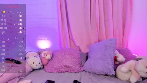 Snapshot of pink_quarz chatting on December 7, 11:23 pm KELLY online show from December 7, 11:23 pm