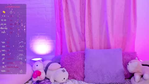 Snapshot of pink_quarz chatting on December 16, 11:50 pm KELLY online show from December 16, 11:50 pm